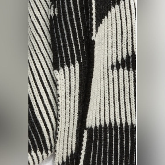 Balenciaga Turn Logo Ribbed Wool Scarf | Warmth and Elegance in Brand-Knit Wool