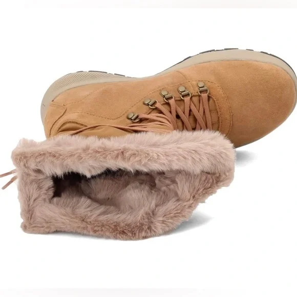 Columbia Women's Slopeside Village Omni-Heat Hi Snow Boots