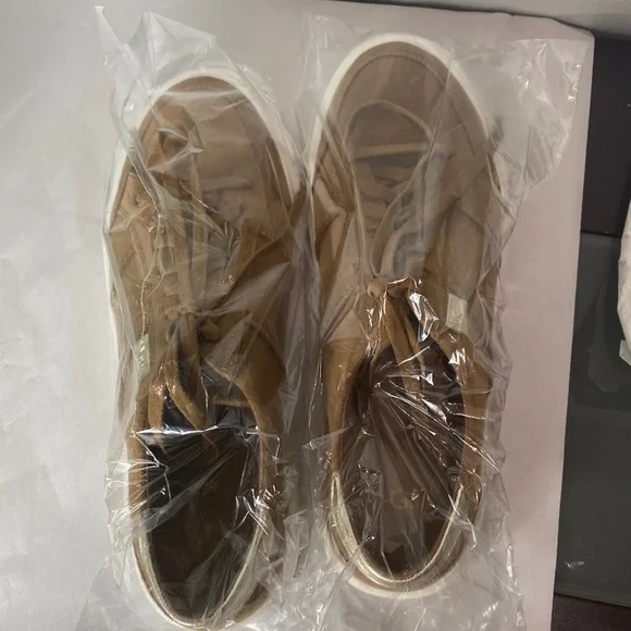 UGG Alameda Lace-Up Sneakers in Chestnut Gold