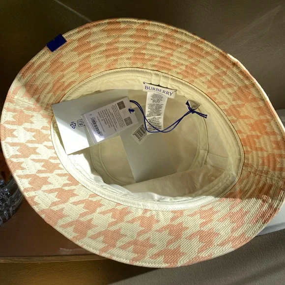 m_wp_66fe0f01dc327d0005d655b6 Burberry Houndstooth Cotton Bucket Hat