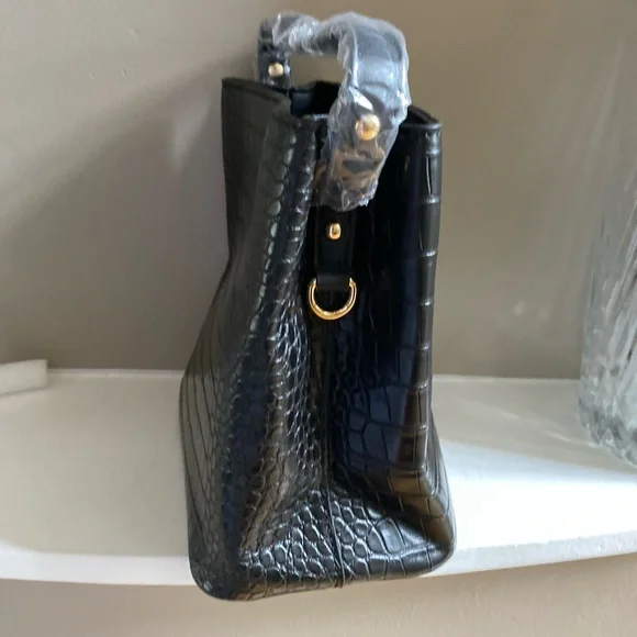 m_wp_67ed7d8224b20b1e0a6d2e82 Aota Black Croc-Embossed Leather Crossbody Bag