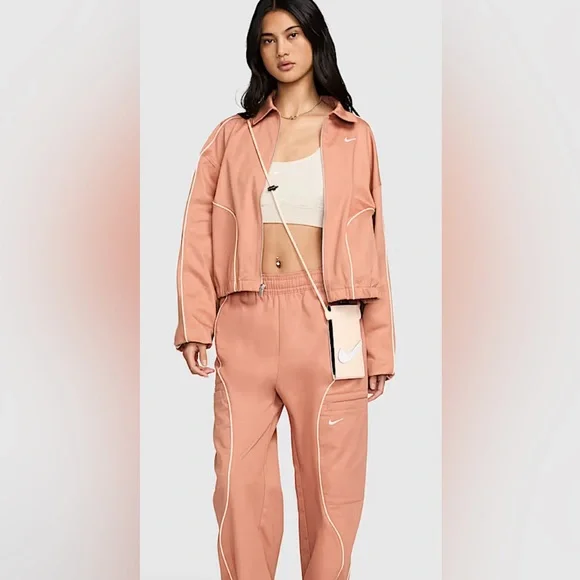 m_wp_67fe78547ac6297edc0e2be7 Nike Premium Phone Crossbody Bag