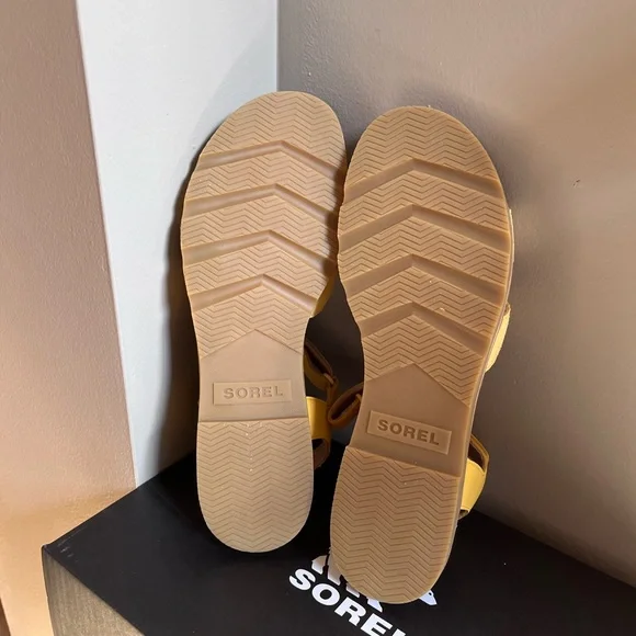 Sorel Women's Ella Leather Ankle Strap Sandals